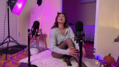 Sleepy Sab ASMR - BTS Angle of 'Tights Scratching, Pumpkin Tapping, & rambling' video 