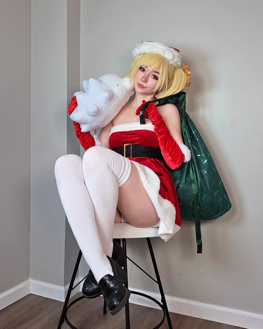 Celebi Cosplays - Christmas Burnice!!