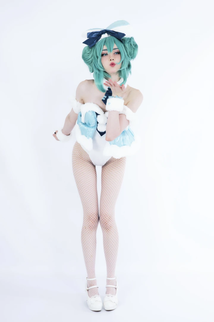 Duckie Cosplays - HD Winter Bunny Miku Set