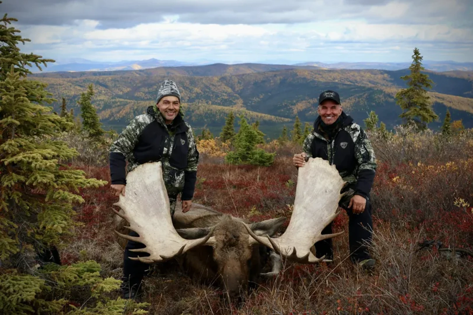 L'Homme Panache  VIP - Les photos du gros buck des montagnes! Ne pas partager SVP!    