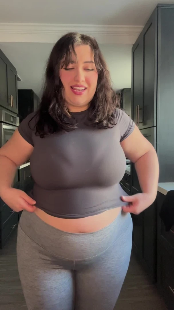 CandiiKayn - Squeezing in to Shapewear 