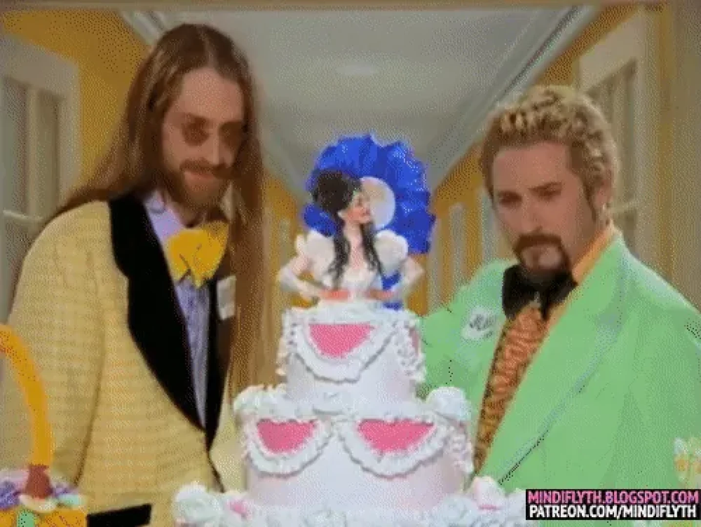 Mindi Flyth - Gif: A PIECE OF CAKE — page 1