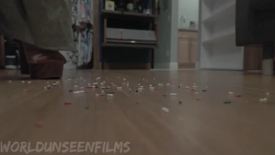 World Unseen Films - A Little Mess