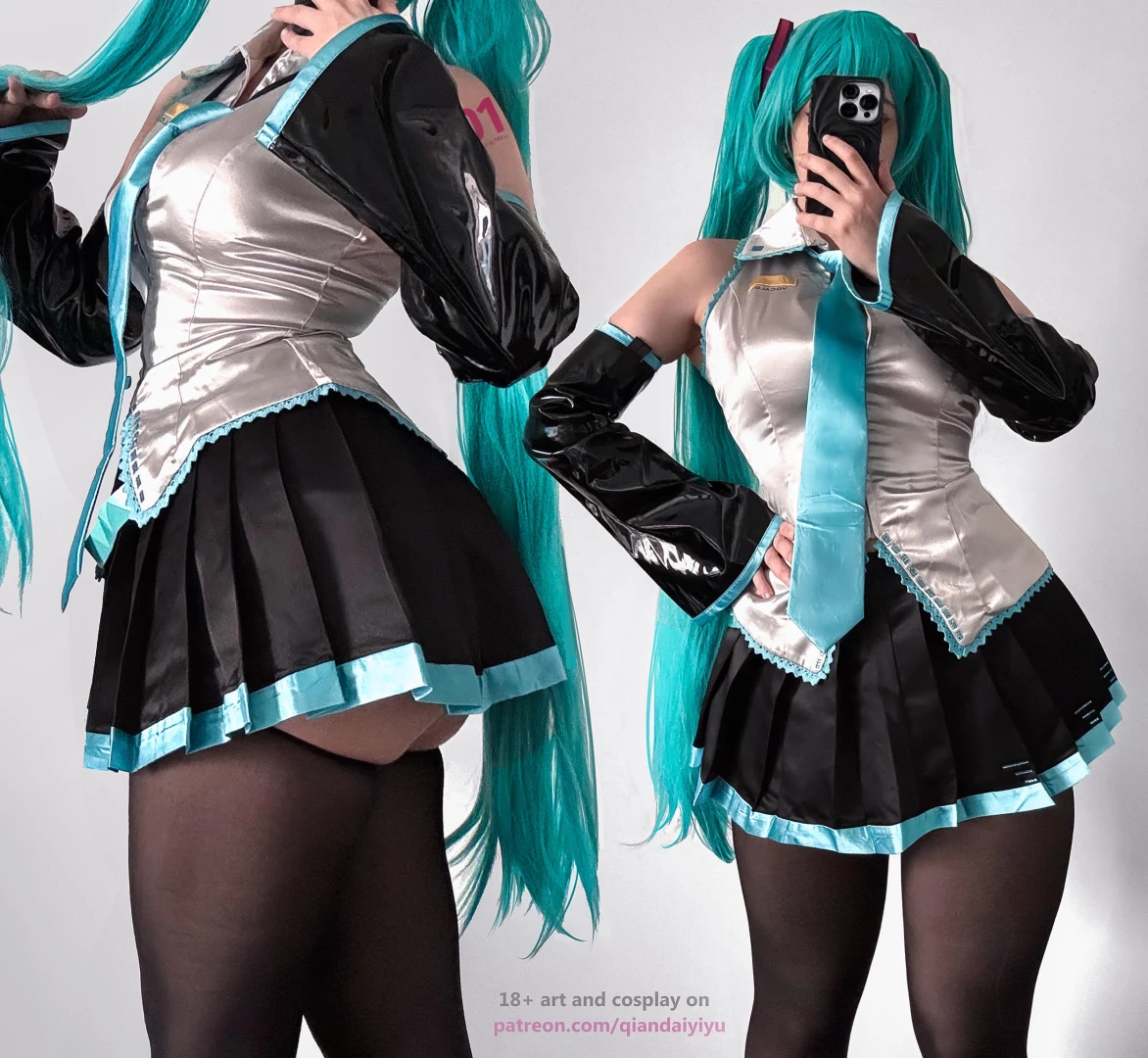 qiandaiyiyu - Hatsune Miku full cosplay + spicy micro bikini