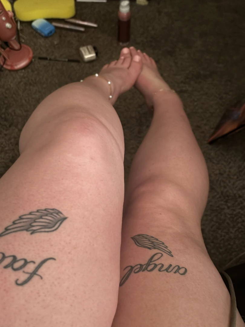 haleysasmr - painted my toes :) 